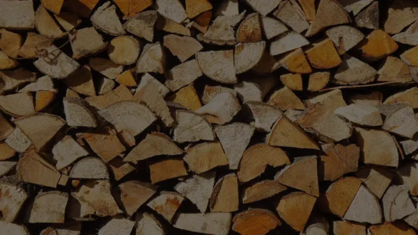 Holz auf einem Stapel
